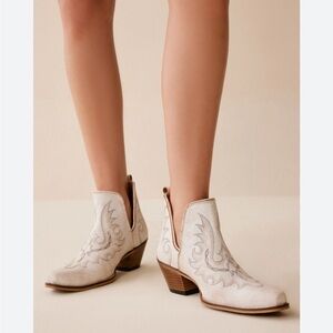 NWT Myra Yipple Western Leather Booties